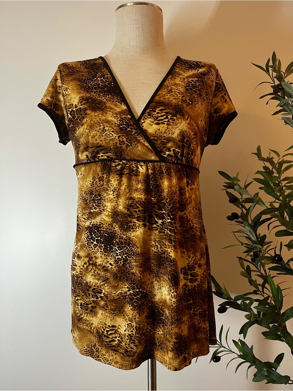 Vintage Gold Animal Print Short Sleeve tie back tunic top